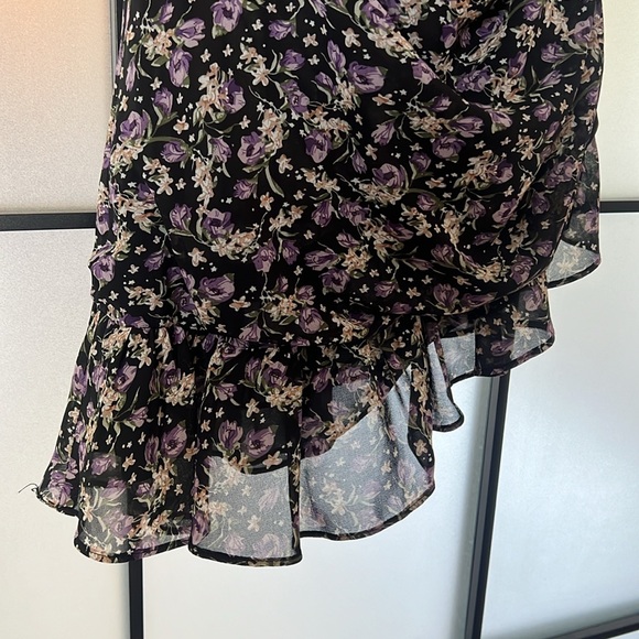 ASTR RUCHED SWEETHEART 3/4 SLEEVE ASYMMETRICAL BLACK PURPLE DITSY DRESS - Picture 4 of 7